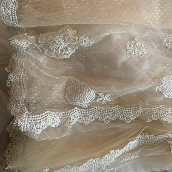 Nude & White Prom Dress size-8 - Picture 6 of 6